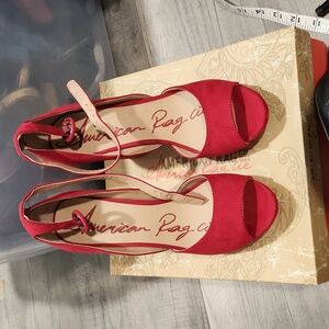 Beautiful Red Platform Pumps